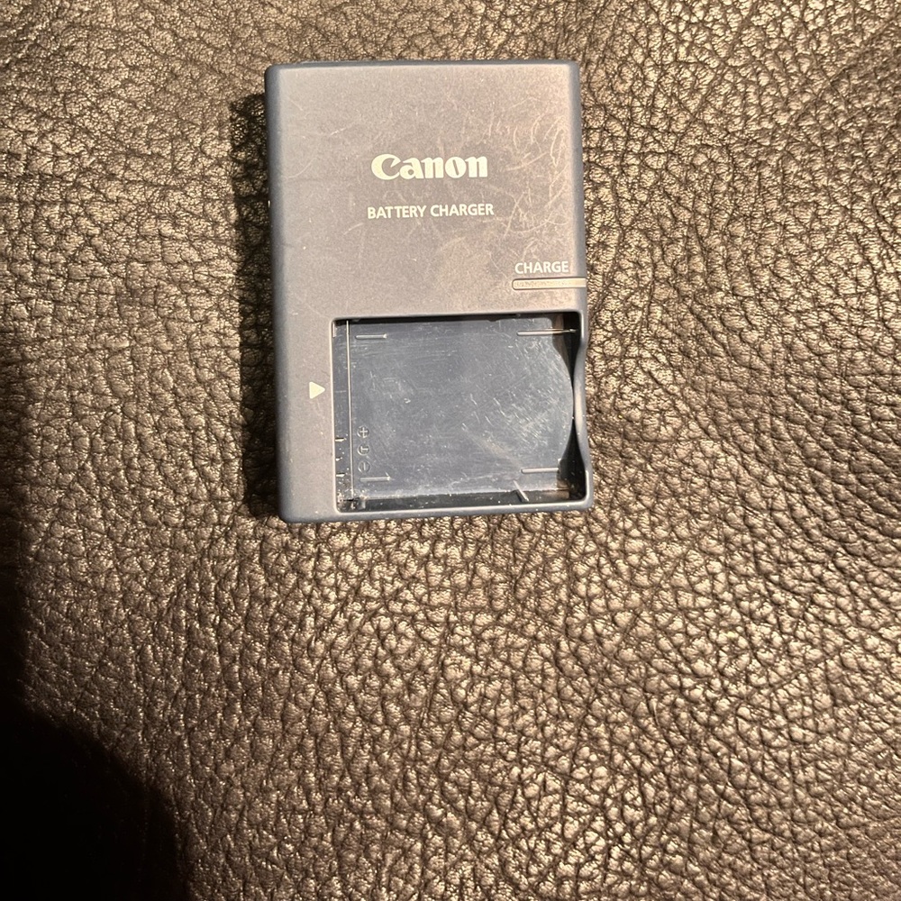 Canon battery charger CB-2LXE